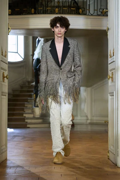 Look 10